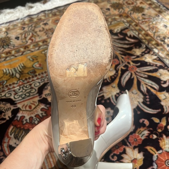 CHANEL Patent Leather CC Open Toe Pumps Silver/Gray Sz 40 - Picture 14 of 15